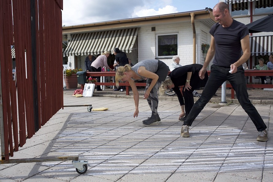 Sissi Westerberg, Daniel Peltz and Robyn Backen perform the shadow drawing at that the age care facility in Rejmyre.